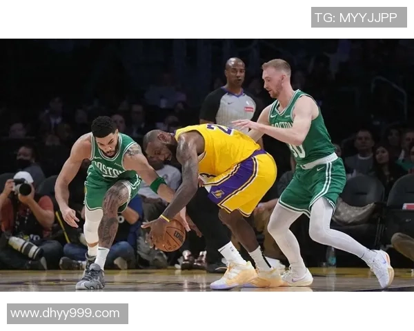 湖人与凯尔特人常规赛对决精彩回顾与战况分析